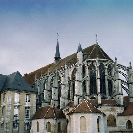 Charmant Studio A Deux Pas De La Cathedrale Chartres Exterior foto